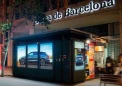  Formato innovador de cinco caras iluminadas en cada quiosco, con una triple creatividad trasera sincronizada.