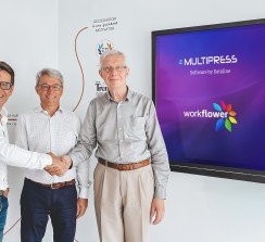 Dirk Deroo, Director General de Dataline, junto a Tom Vermassen y Jos Dechamps, de Workflower.