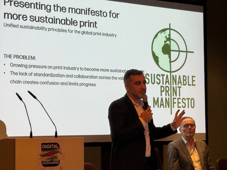 Carlos Lahoz, Industrial Print Sustainability Strategist en HP y socio fundador del "Sustainable Print Manifesto", en la presentación en Berlín.