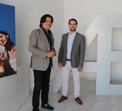 Rafael González, fundador y propietario de Adaequo (izquierda) junto a Oriol Palet, del departamento comercial de Sign-Tronic, distribuidor oficial de Zünd en España.
