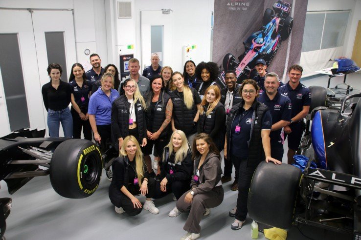 El evento reunió a ocho mujeres rotulistas de Europa, junto con la reconocida wrapper y pionera en personalización de automóviles Morgane Quetier.