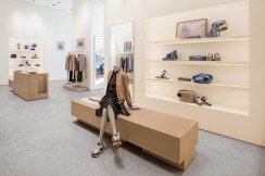 Alfombras vinílicas impresas que reproducen texturas modernas como madera o cemento hasta logotipos corporativos.