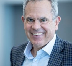 “Estoy entusiasmado de asumir este desafío en los mercados de embalaje de cartón ondulado y cajas plegables”, afirma.