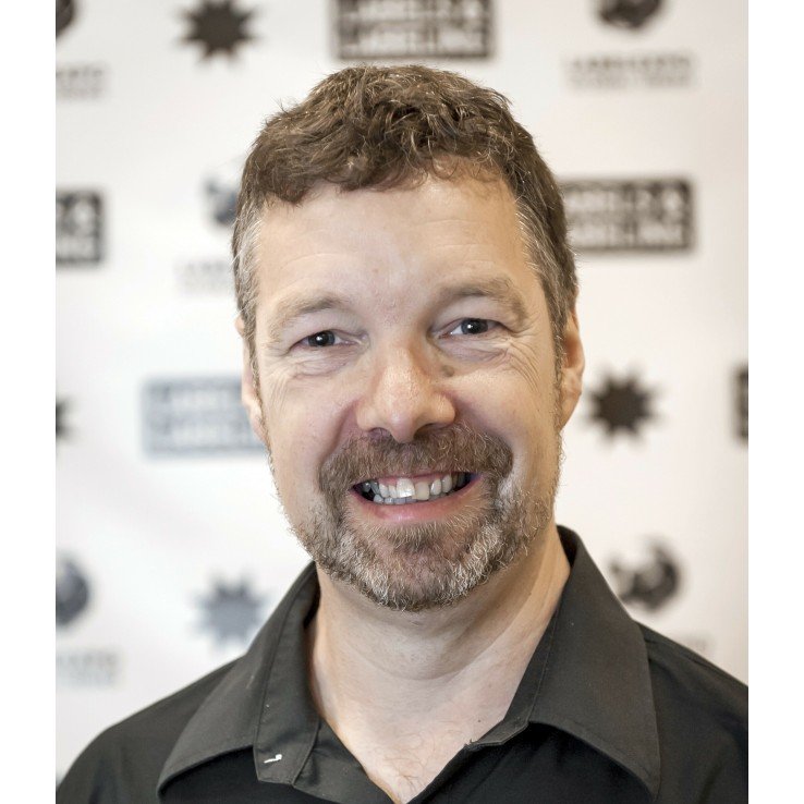 Andy Thomas-Emans destaca las tecnologías que conectan las etiquetas, los envases flexibles y el cartón plegable en LOUPE.