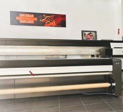 Jorge Suberviola Freire, Director General de swissQprint Spain, en la nueva sala demo de la compañía en Badalona (Barcelona).
