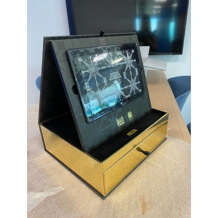 Caja premium personalizada que combina excelencia estética, funcionalidad y compromiso medioambiental.