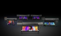 Con los nuevos equipos de impresión y corte UV y la impresora de tinta de resina base agua, la gama TrueVIS se amplía a un total de 10 opciones.