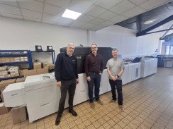 Andrew Crane, Sales Director Jet Tech; Mark Bell, Sales Director Entwistle Group; y Paul McGrath, Print Production Manager, Entwistle Group.