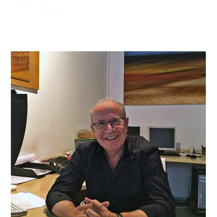 José Luis Cano, apasionado por el mundo de la imagen y con gran sensibilidad artística, empezó con CopyFoto, después fue Fotosíntesis y ahora Clorofila Digital.
