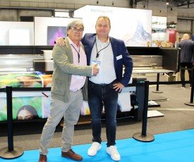 Quico Viñas y Raúl Cerezo, en el stand de swissQprint, en la reciente edición de FESPA 2026 en Barcelona.