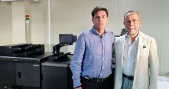 Ángel Luis Guerra, consejero delegado de Coyve Artes Gráficas (izquierda), junto a Miguel Valadé, Production Print Sales Manager en Kyocera Document Solutions España.