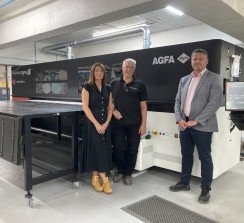 Emma Plant, Directora de Ventas (Norte) de Agfa, Richard Egan, Director de Whiteghyll, y Paul Fitch, Director de Inkjet, UKEIRE & Nordics, Agfa.