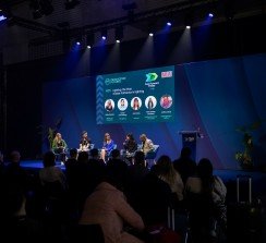 Los asistentes pueden elegir entre pases individuales para cada Summit o el pase All Conferences.