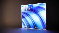 Caja de luz led con Smartframe que combina los materiales y elementos más sostenibles de todo el catálogo de Kendu.