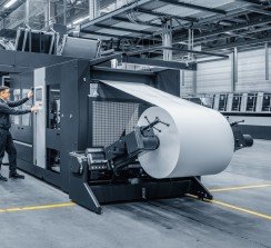 La tecnología CutStar de HEIDELBERG permite procesar bobinas de material relativamente económico. Esto ofrece, incluso a las empresas de impresión offset de bobina tradicionales, una solución rentable para la producción de tiradas cortas.