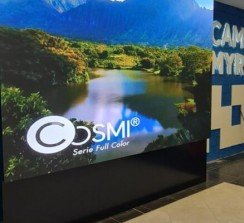 Con un tamaño de 3840 x 2560, esta pantalla LED modular proporciona una calidad de imagen excepcional, incluso en entornos con mucha luz.