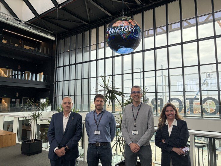 Pere Navarro, presidente ejecutivo del CZFB, y Blanca Sorigué, directora general de la entidad, con Lluís Quintana y Marc Vizern, Business Development Manager y Business Unit Manager de Thinex Rotimpres respectivamente.