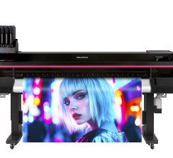 Esta impresora ofrece la máxima fiabilidad "Made in Japan" para diversas aplicaciones como señalización exterior e interior, wrapping, displays, retail, etc.