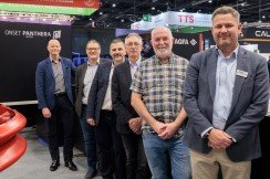 El equipo de Wilmot-Budgen junto a la impresora inkjet Panthera en la reciente edición de FESPA en Berlín.