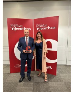  El delegado especial del Estado en el CZFB, Pere Navarro, acompañado por la directora general del CZFB, Blanca Sorigué, fue el encargado de recoger el premio en Madrid.
