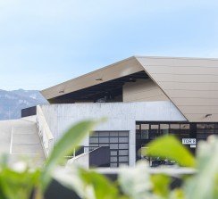 Al elegir proveedores cercanos, la compañía fomenta la economía local y reduce su impacto ambiental.