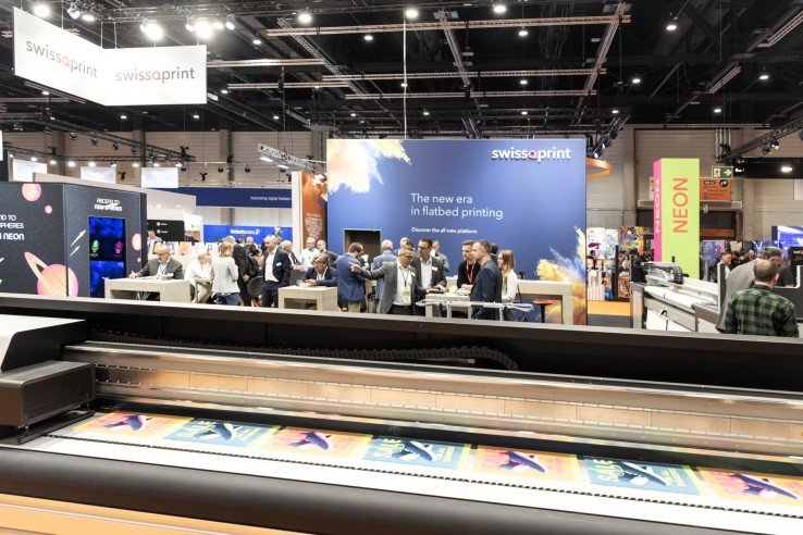 La quinta generación de equipos de mesa plana será el tema central de la presencia en la feria de swissQprint, con aplicaciones prácticas y diálogo directo con expertos.