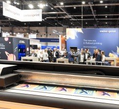 La quinta generación de equipos de mesa plana será el tema central de la presencia en la feria de swissQprint, con aplicaciones prácticas y diálogo directo con expertos.